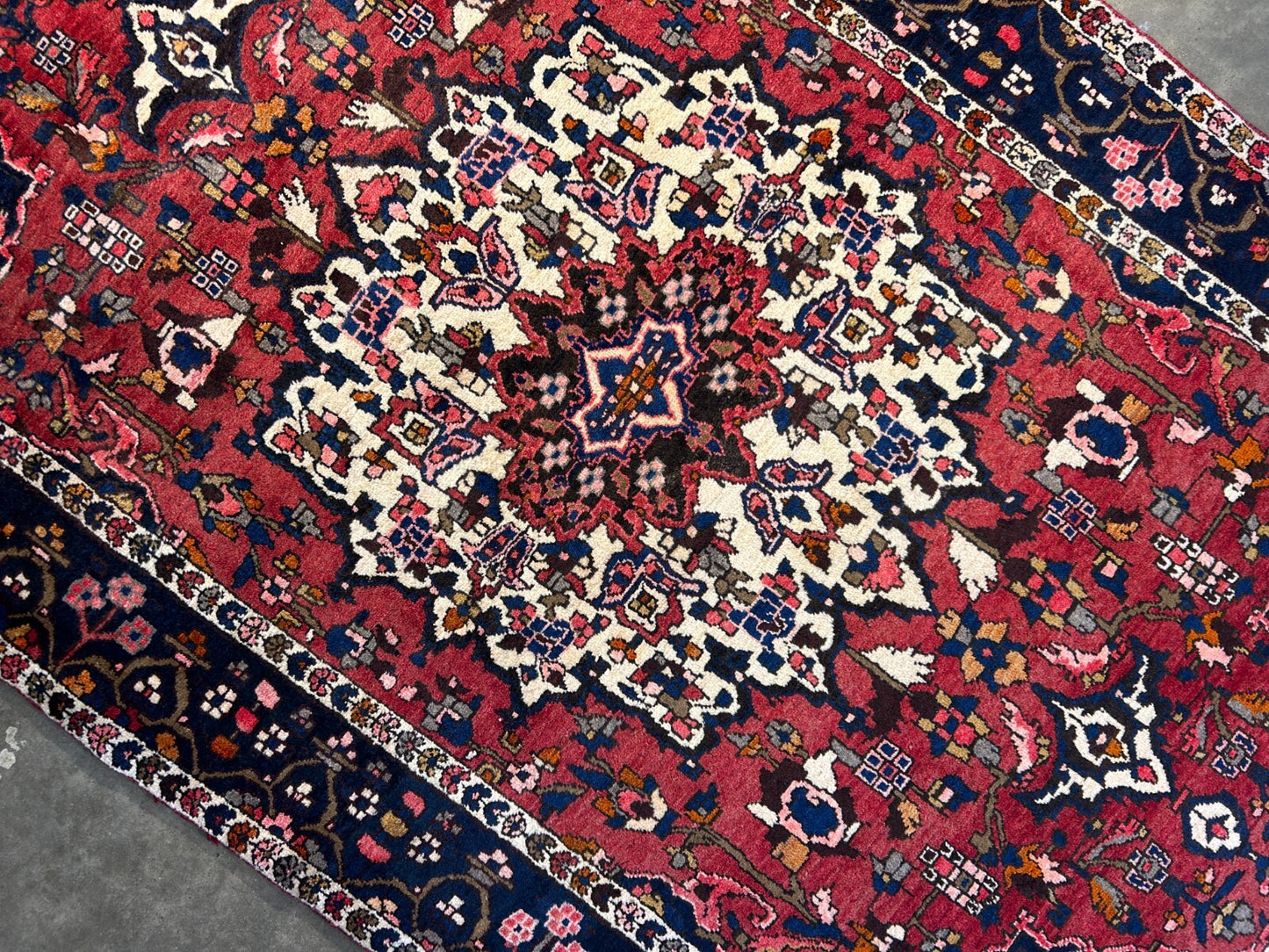 5'2" x 8'5'' Hand-Knotted 100% Wool Bakhtiare Area Rug