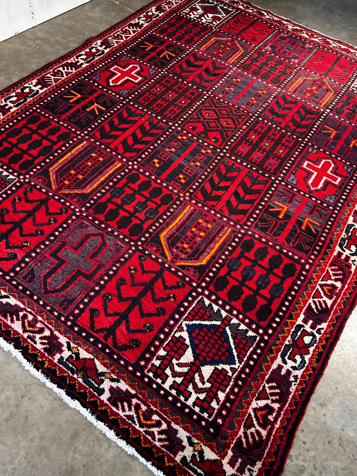 5'5" x 7'6'' Hand-Knotted 100% Wool Pile Bakhtiare Area Rug