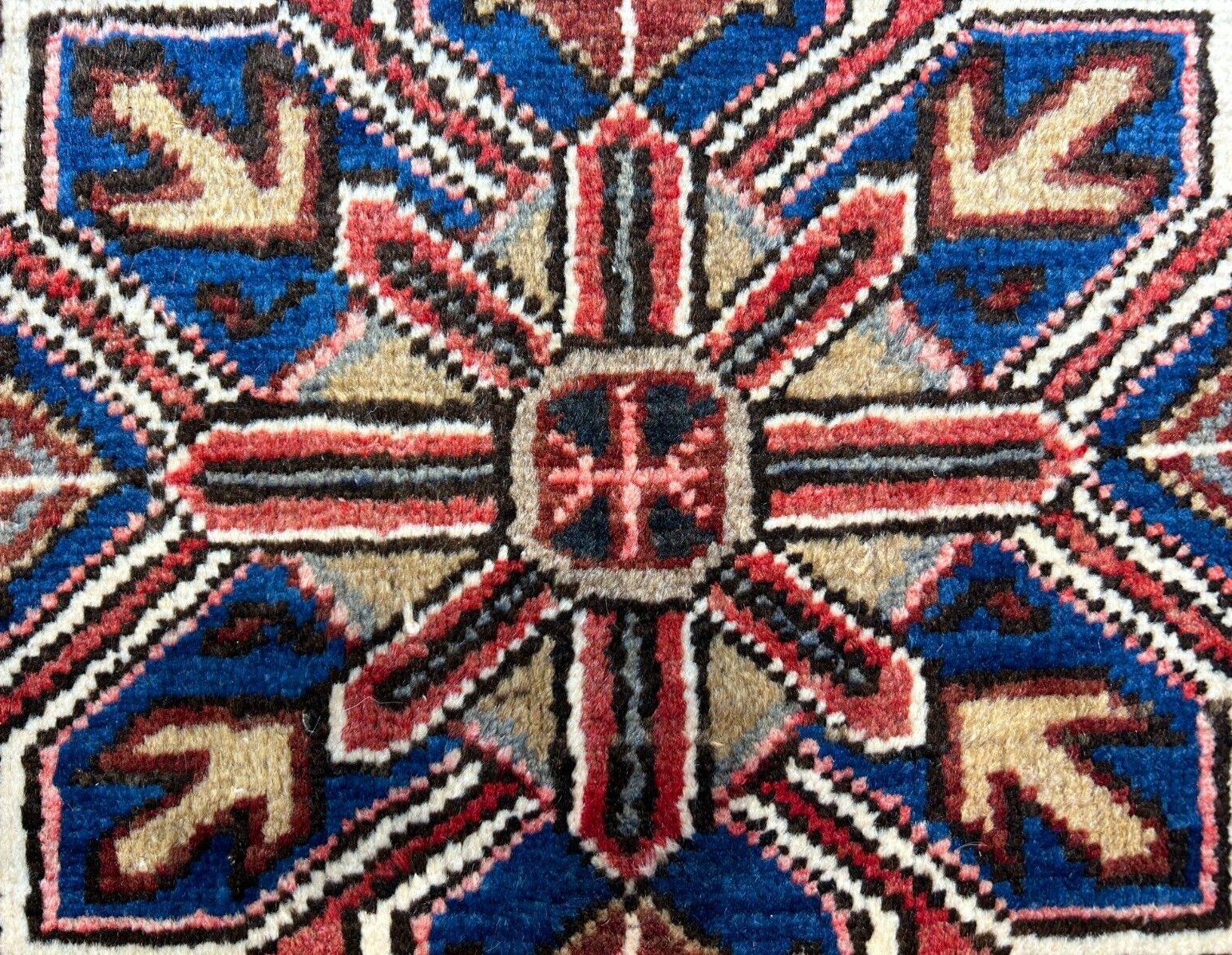 6'7"x9'7" Hand-Knotted 100% Lamb Wool Herize Carpet - Area Rug