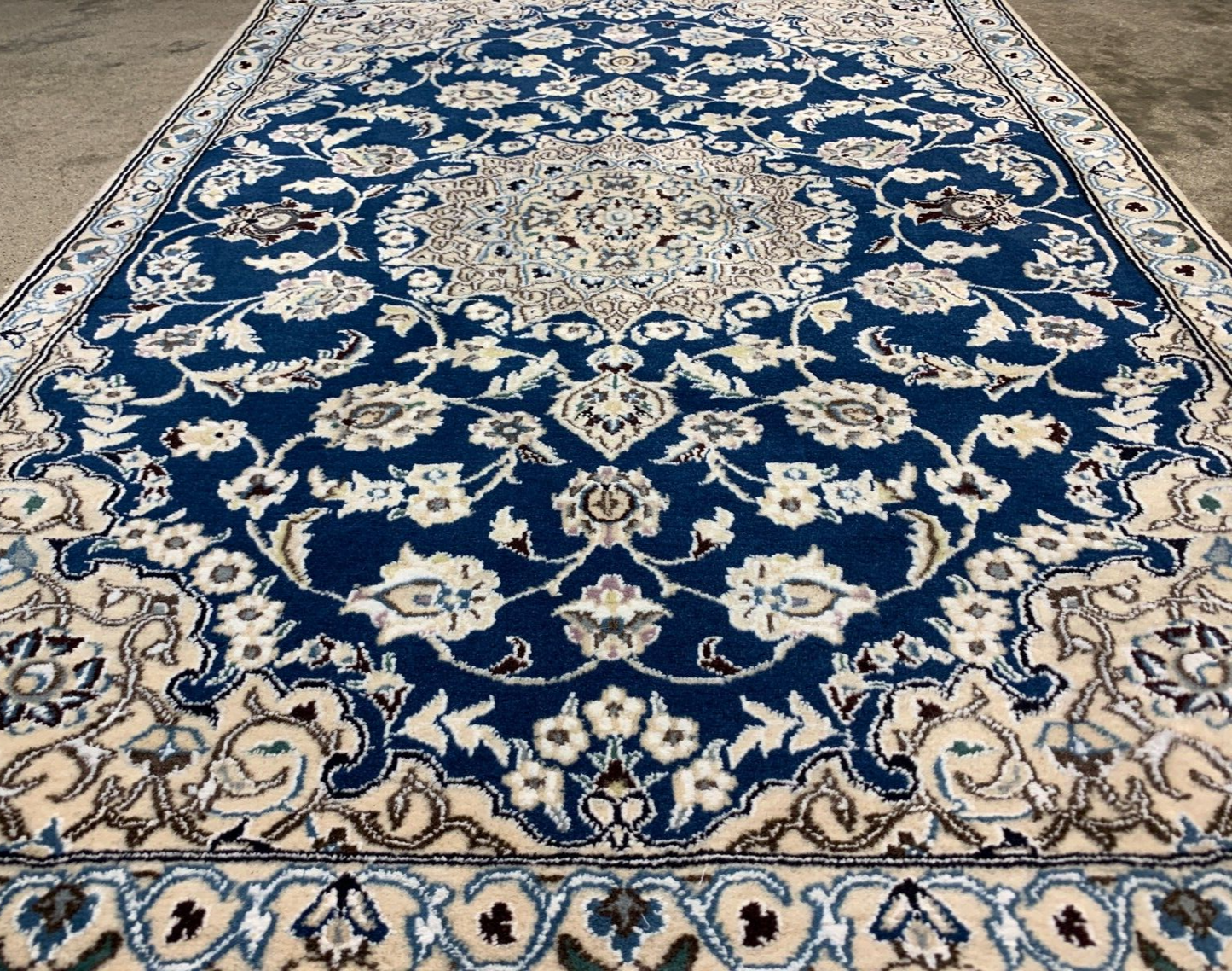 2'11"x4'1" Fine Hand-Knotted Wool & Silk Blend Naine Carpet - Area Rug