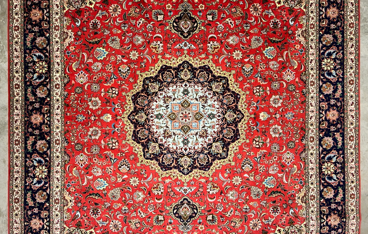 9'11"x12'10" Fine Hand-Knotted Wool & Silk Tabrize Rug