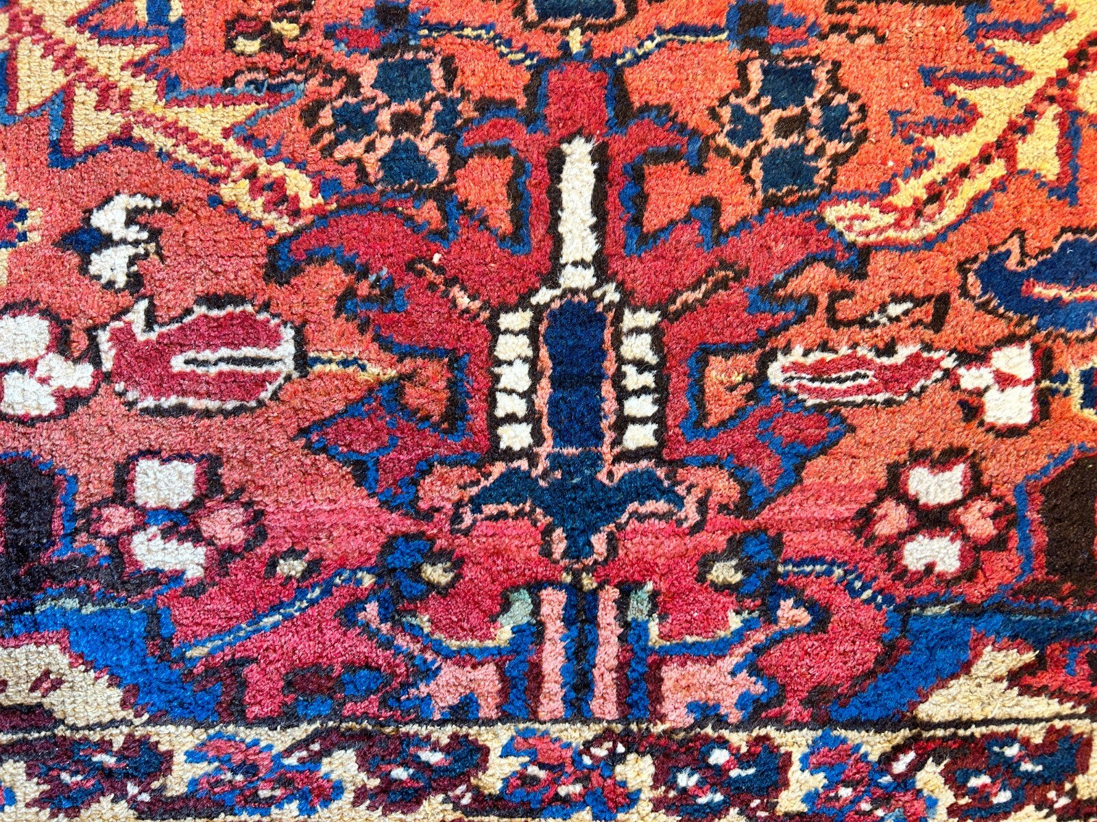 Collector Item - 8'6"x11'4" Antique Fine Wool Herize Hand-Knotted Rug