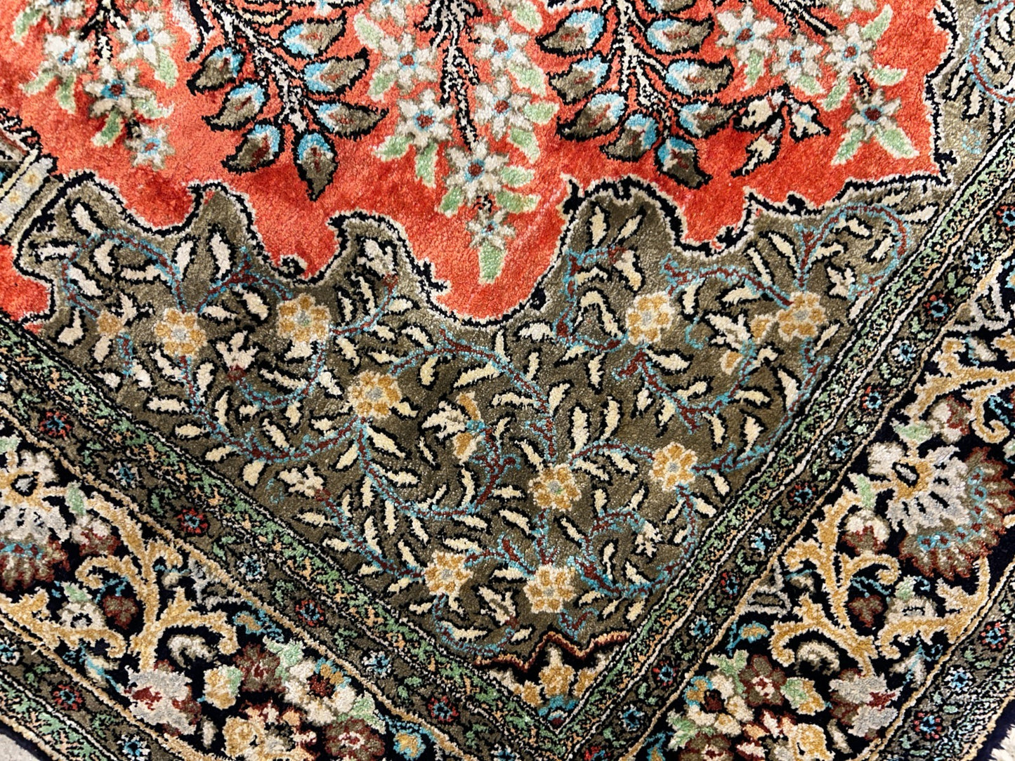 3'3"x5'7" Exquisite Fine Hand-Knotted 100% Silk Tree of Life Area Rug