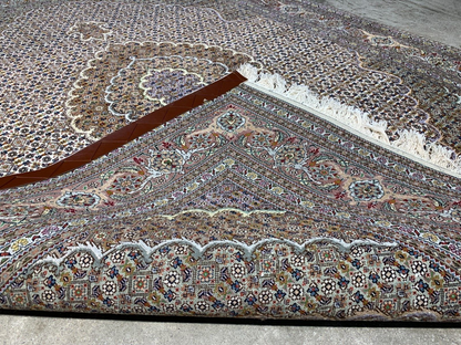4'7"x6'7" Fine Hand-Knotted Wool & Silk Blend Tabrize Mahi Carpet - Area Rug