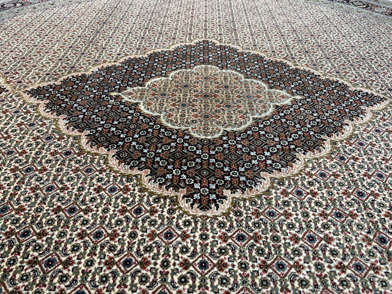 8' Diameter Exquisite Hand-Knotted 100% Wool Pile Oriental Rug