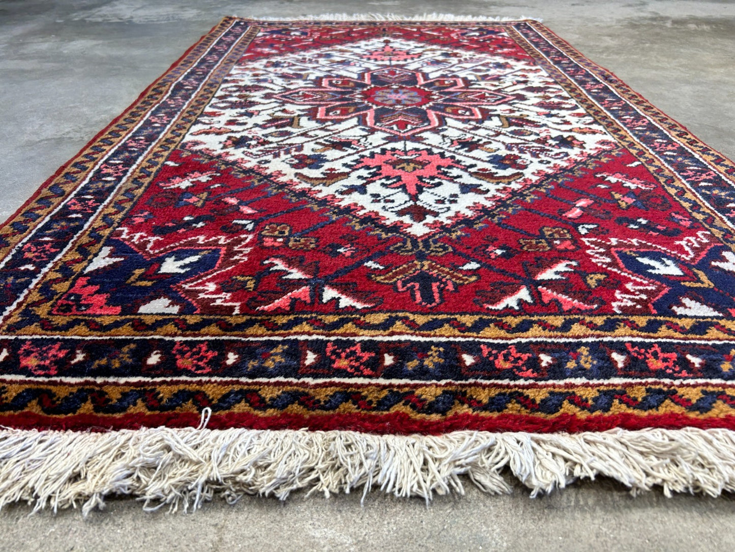 3'1"x5' Hand-Knotted 100% Wool Pile Herize Rug