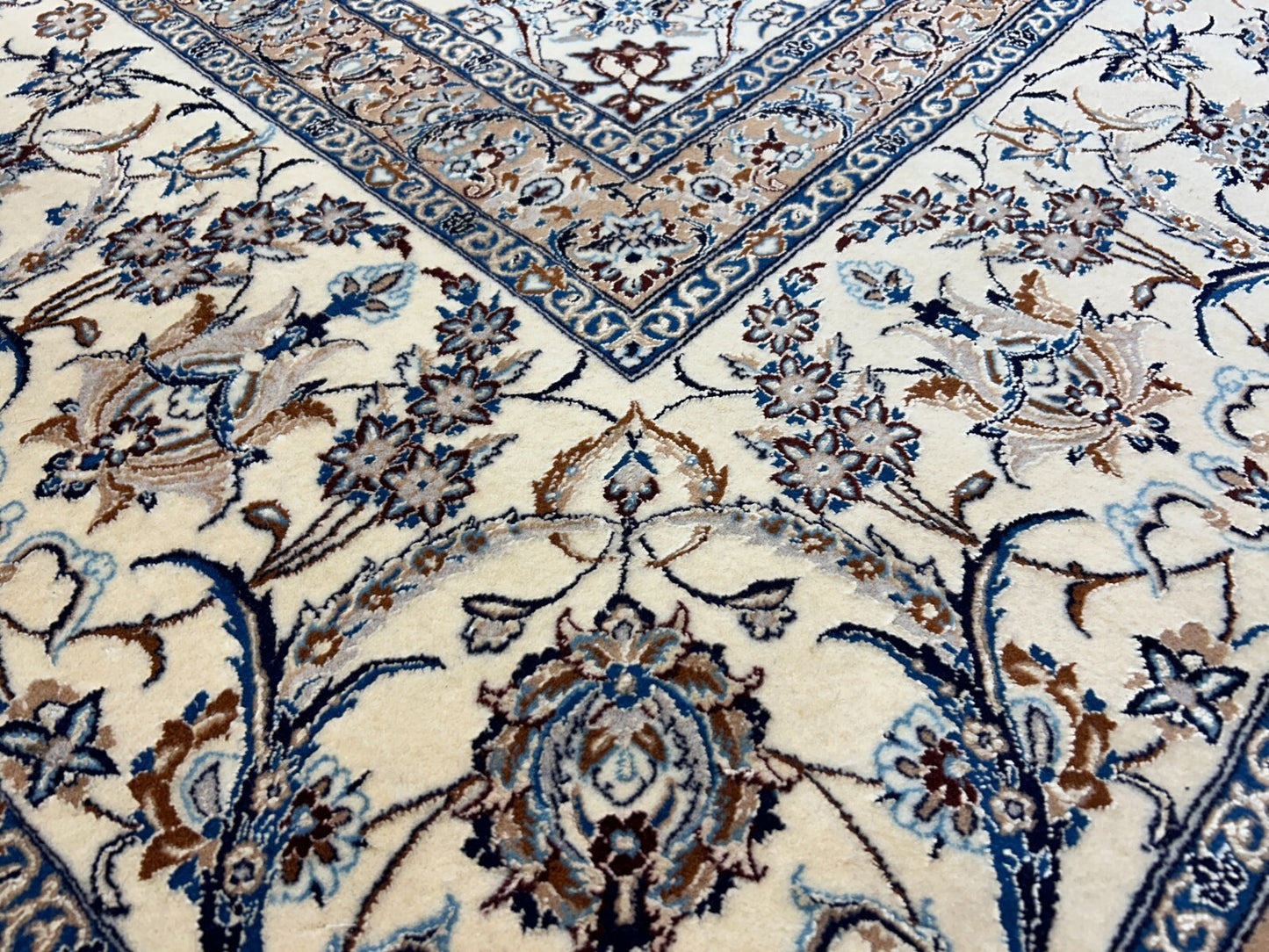 10'4"x14'3" Fine Hand-Knotted Wool & Silk Naine Rug