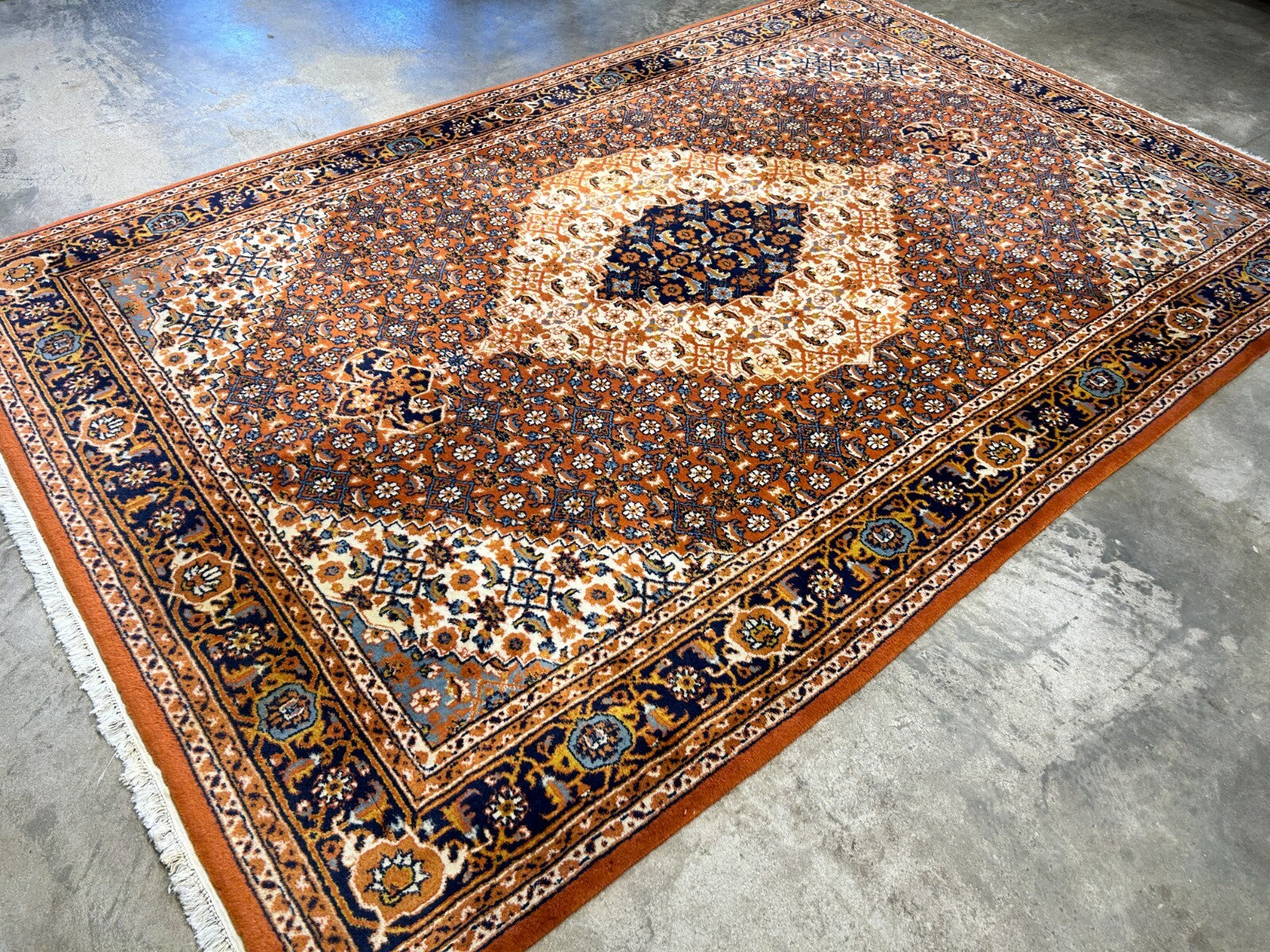 6'x9' Hand-Knotted 100% Wool Pile Bidjare Design Carpet - Area Rug