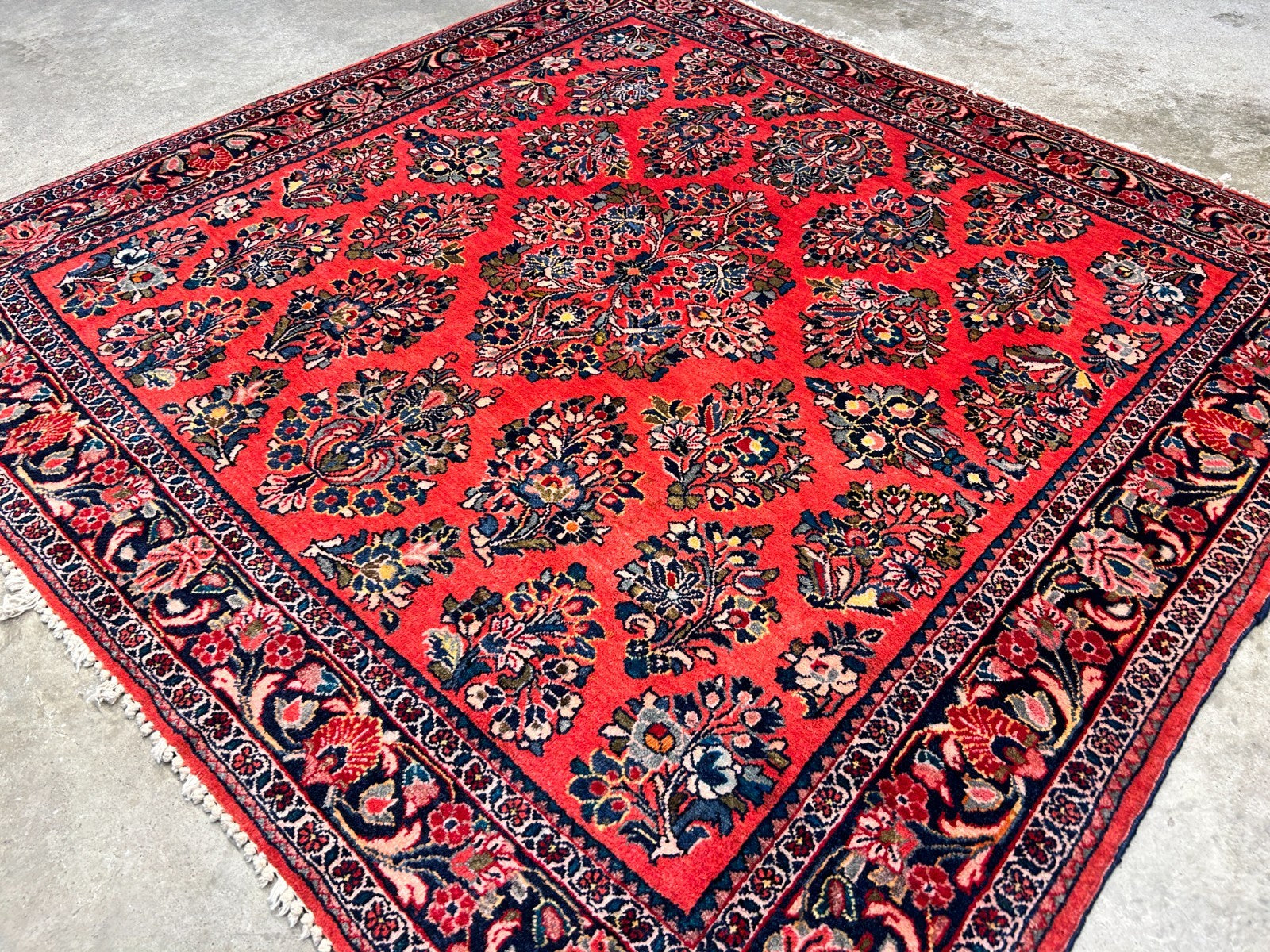 Collector Antique - 4'x4' Hand-Knotted 100% Wool Pile Sarouke Rug