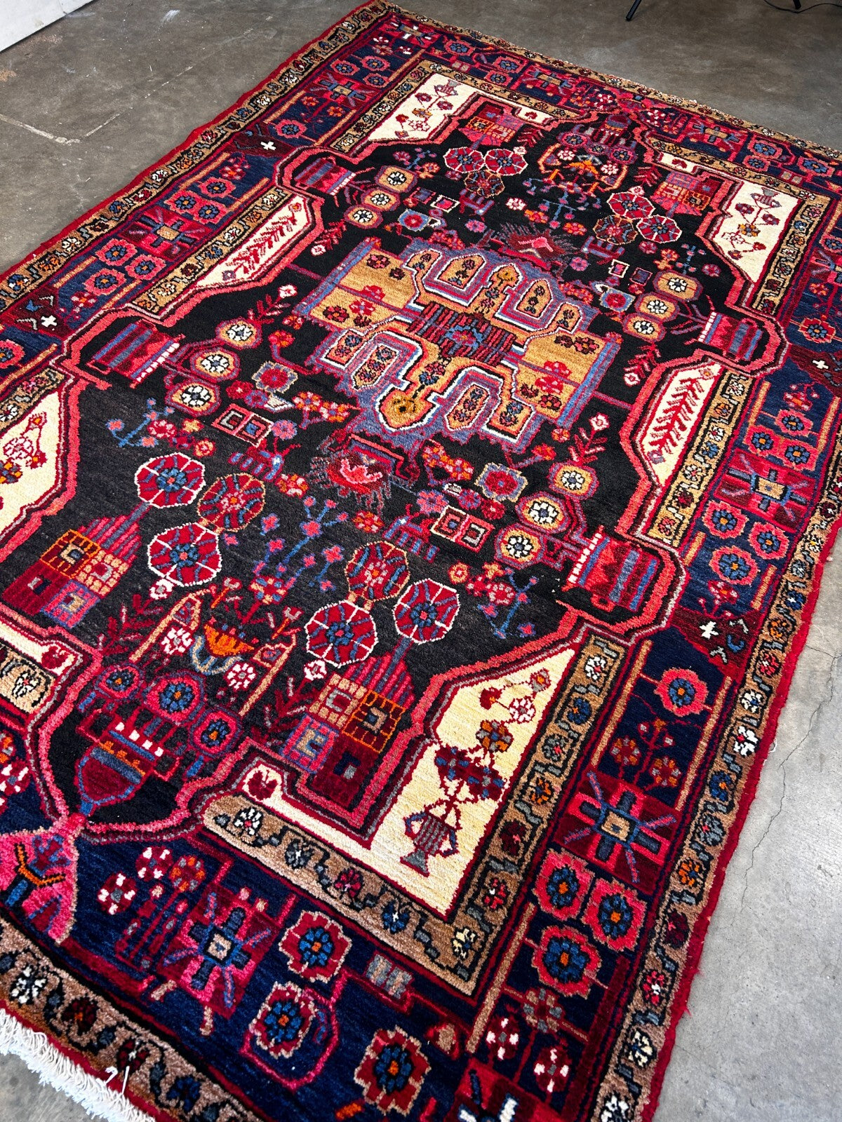 5'3" x 8'1'' Hand-Knotted 100% Lamb Wool Nahavande Area Rug