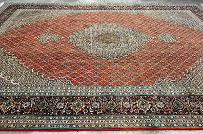 6'6"x9'6" Fine Hand-Knotted Wool & Silk Blend Tabrize Mahi Carpet - Area Rug