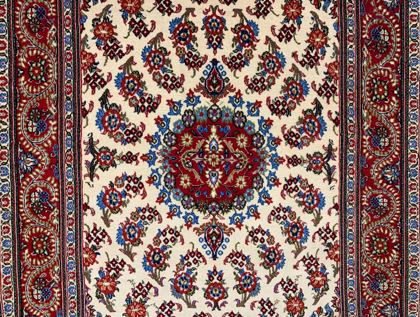 3'3"x5'2'' Hand-Knotted 100% Wool Pile Qume Area Rug