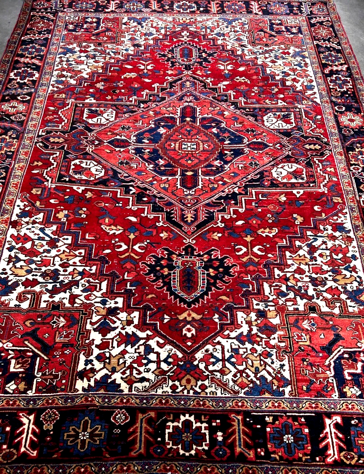 8'2" x 11'1'' Hand-Knotted 100% Wool Pile Herize Area Rug