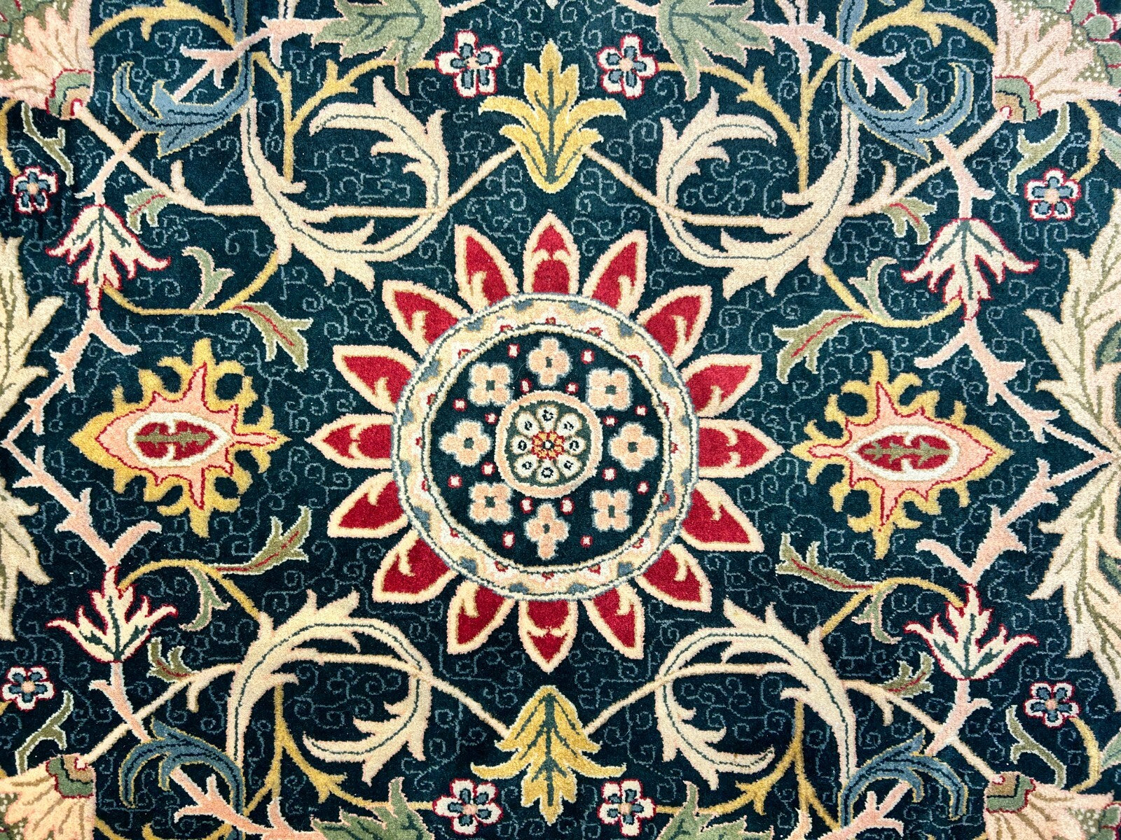 9'x12' Hand-Knotted 100% Wool Pile Oriental Rug