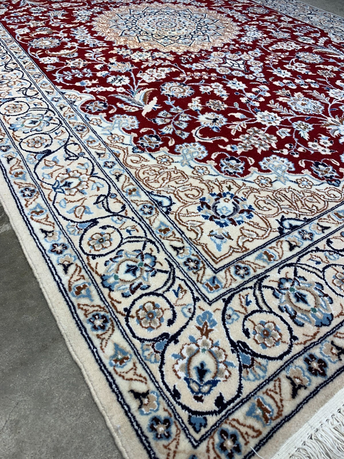 4'5"x6'11" Fine Hand-Knotted Wool & Silk Blend Naine Carpet - Area Rug