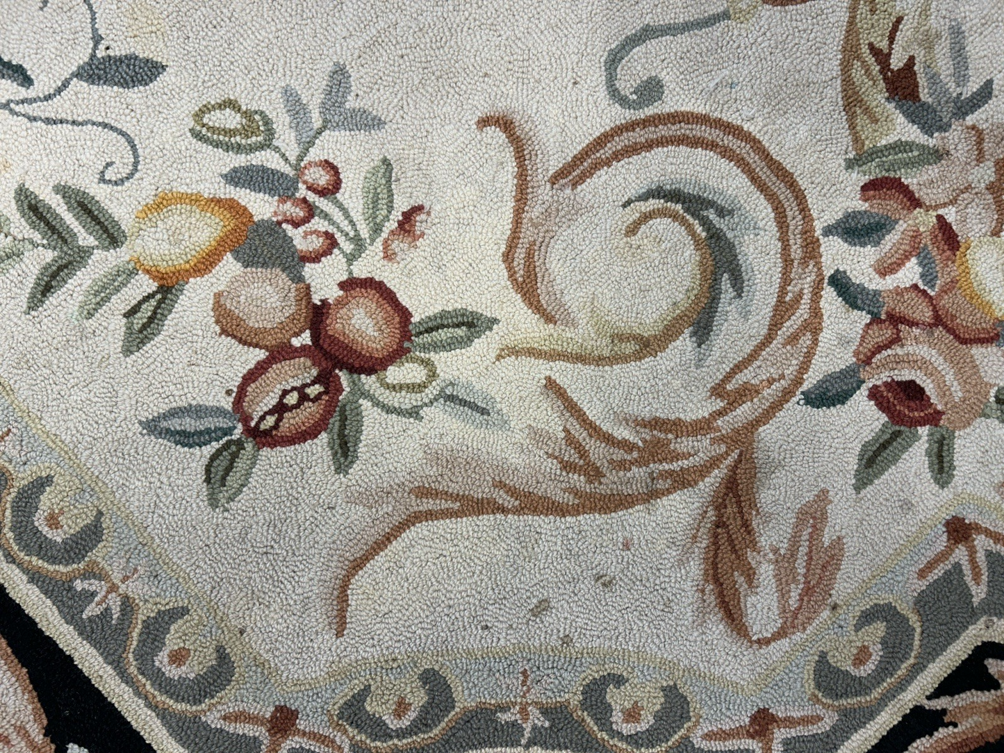 7’10”x9’6” Hand-Tufted 100% Wool Safavieh Area Rug - Carpet