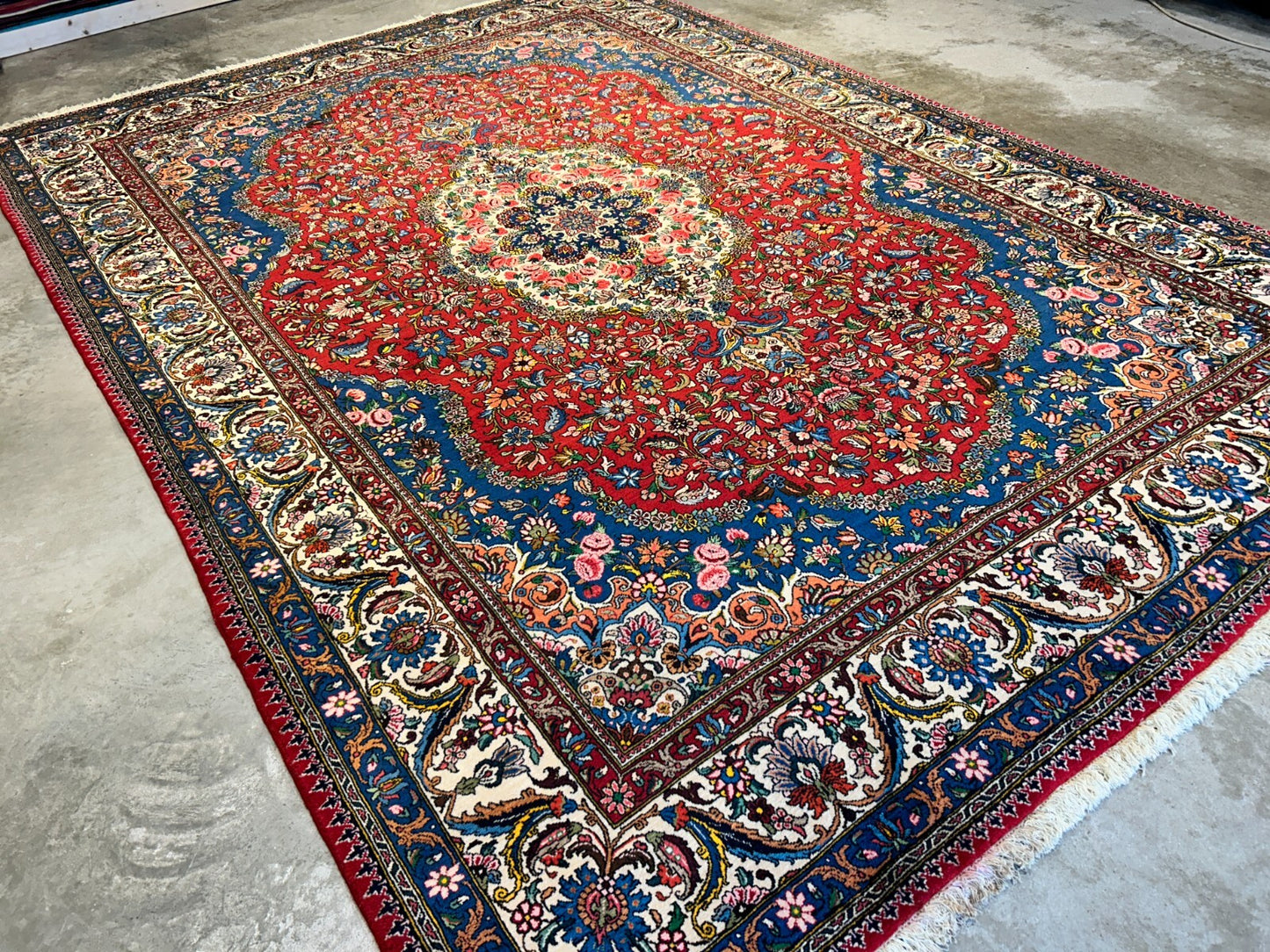 8'4"x11'11" Hand-Knotted 100% Wool Pile Bakhtiarie Rug