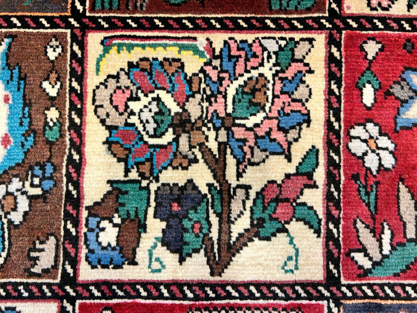 6'9"x9'5" Hand-Knotted 100% Lamb Wool Bakhtiarie Carpet - Area Rug