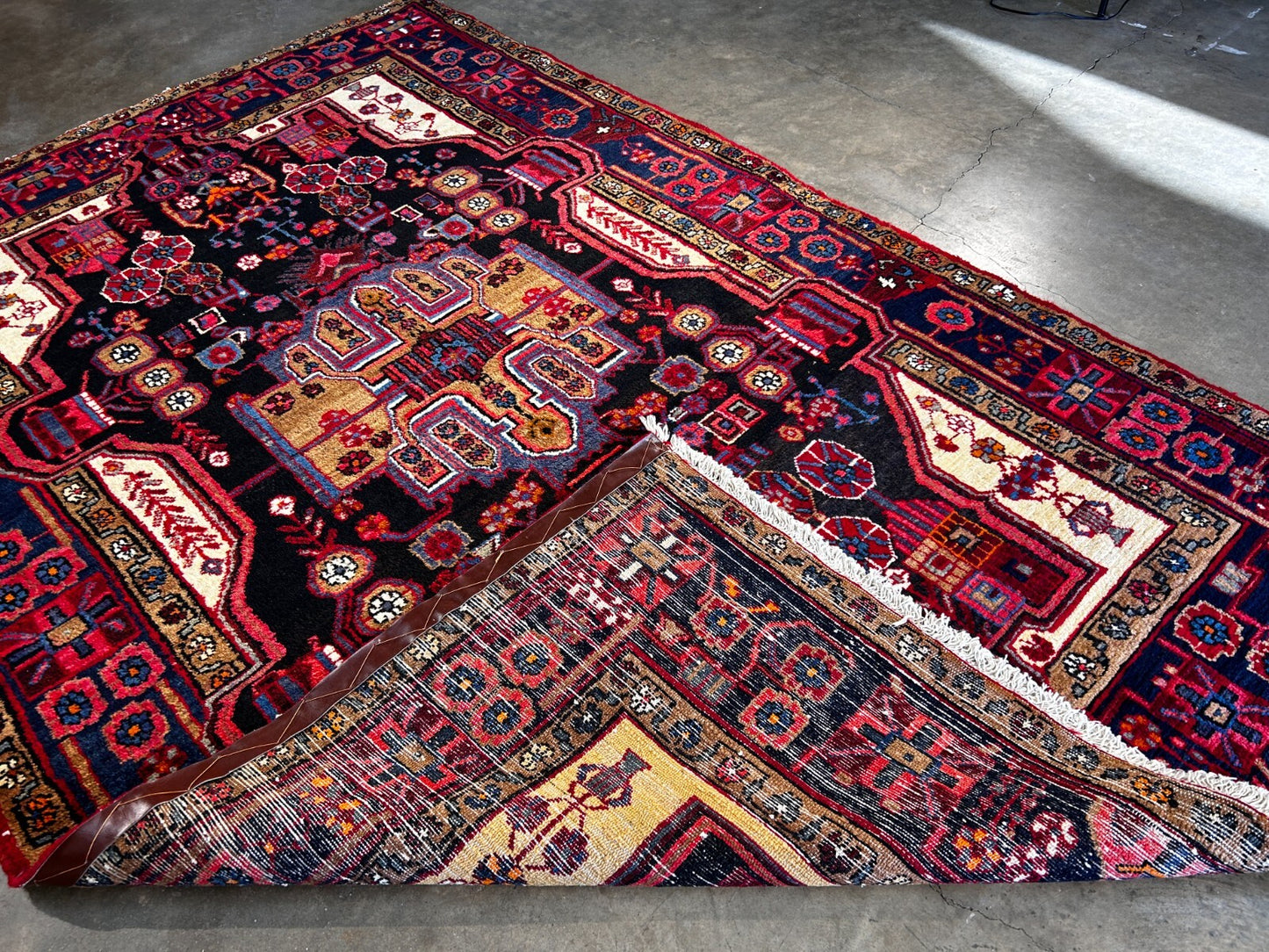 5'3" x 8'1'' Hand-Knotted 100% Lamb Wool Nahavande Area Rug