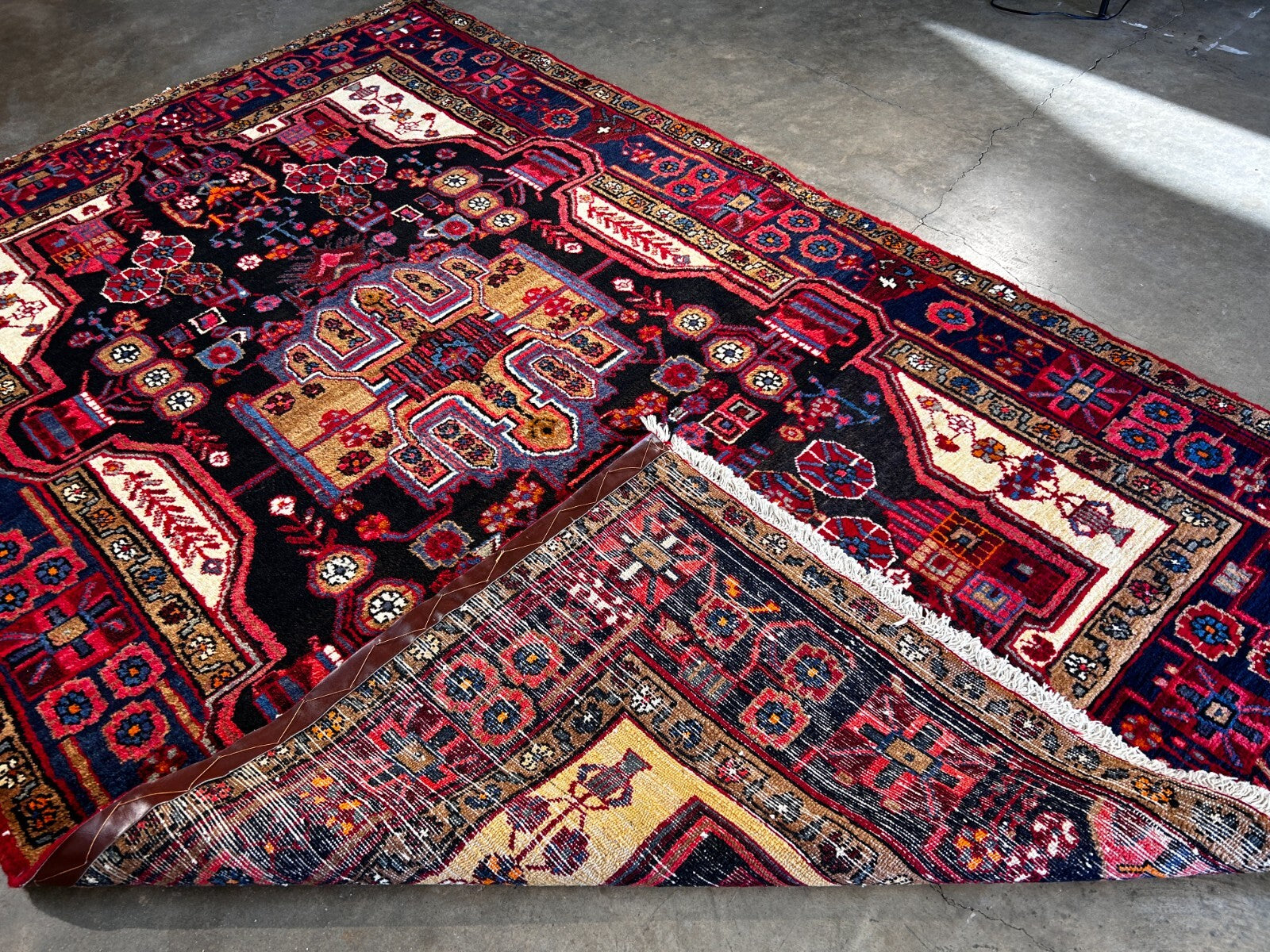 5'3" x 8'1'' Hand-Knotted 100% Lamb Wool Nahavande Area Rug