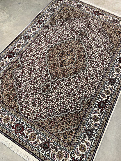 4'1" x 6' Hand-Knotted 100% Wool Tabrize Mahi Area Rug