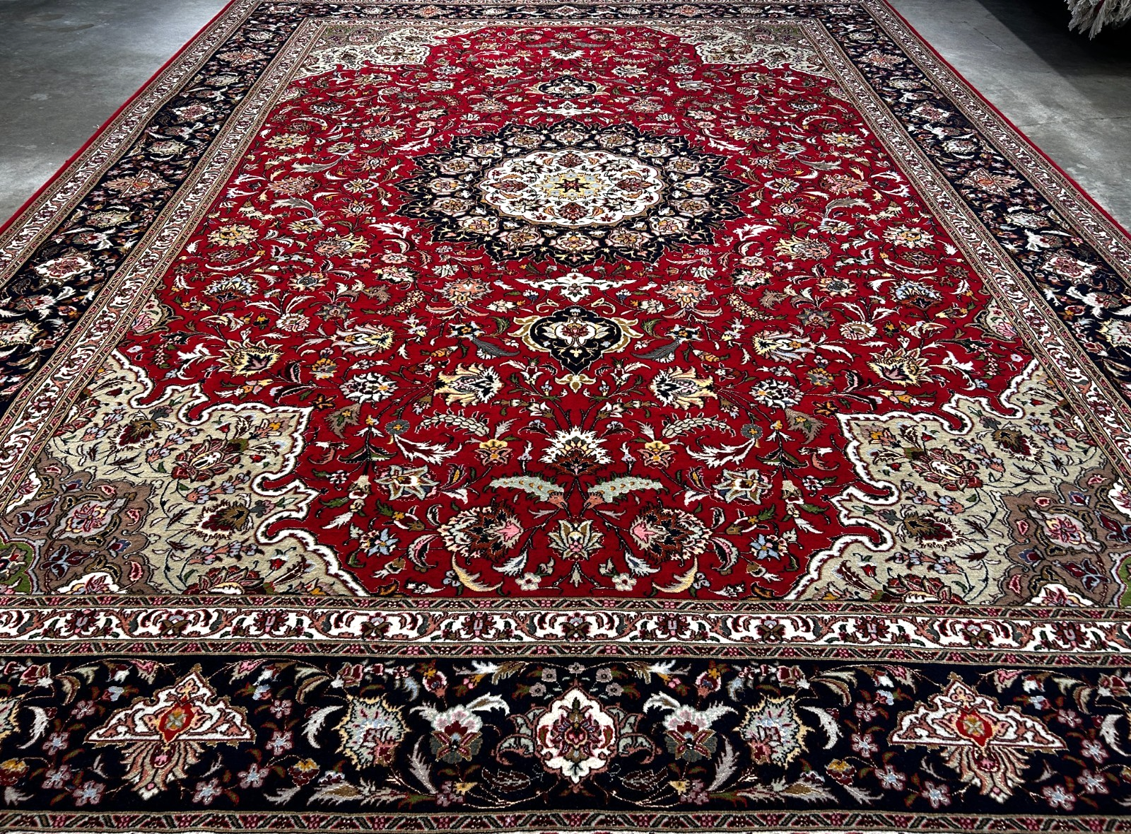 9'x11'9" Fine Hand-Knotted Wool & Silk Tabrize Area Rug - Carpet
