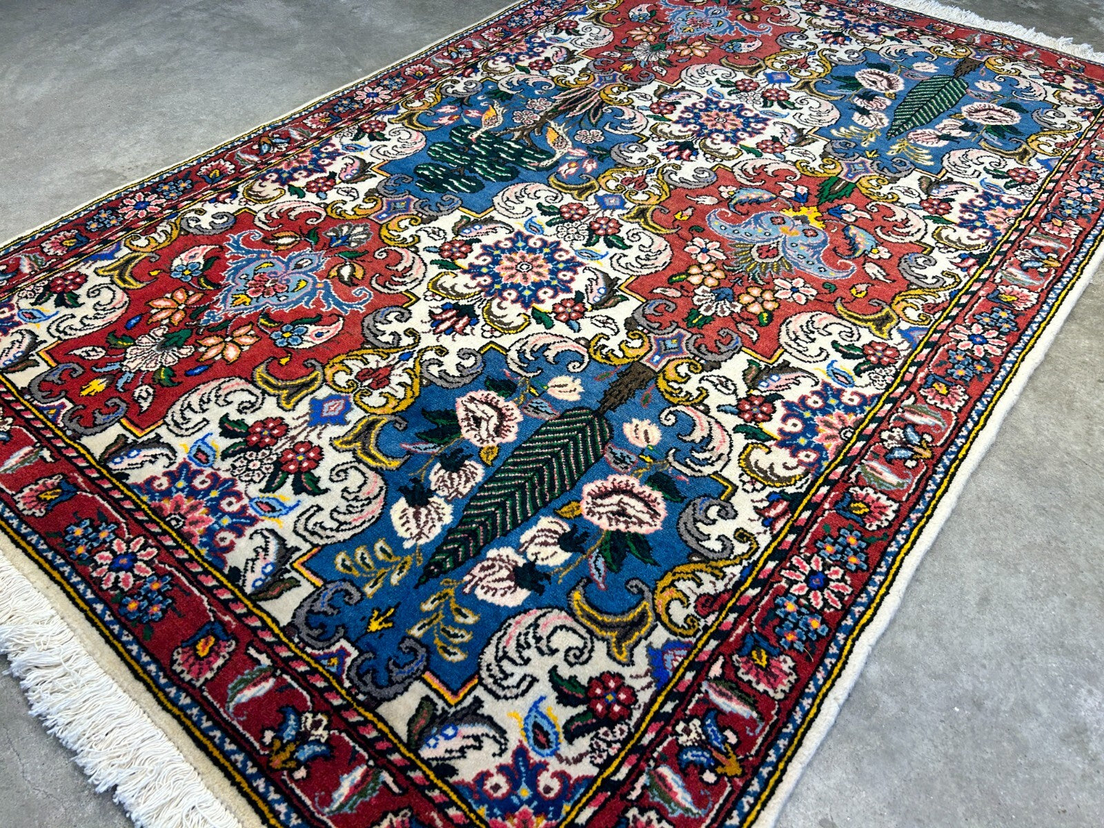 3'5"x5'2" Hand-Knotted 100% Lamb Wool Bakhtiarie Area Rug