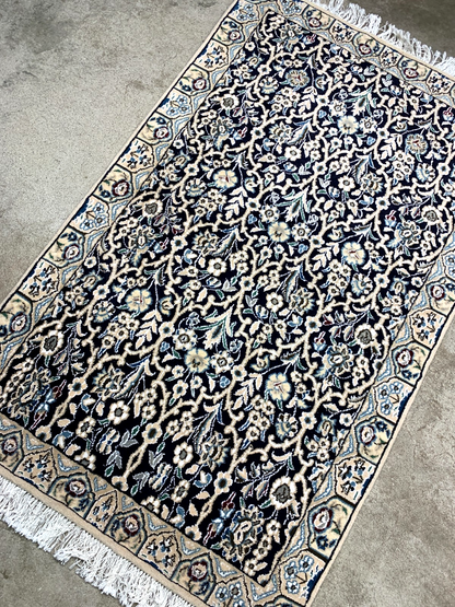 2'8"x4'4'' Fine Hand-Knotted Silk & Wool Pile Naine Area Rug