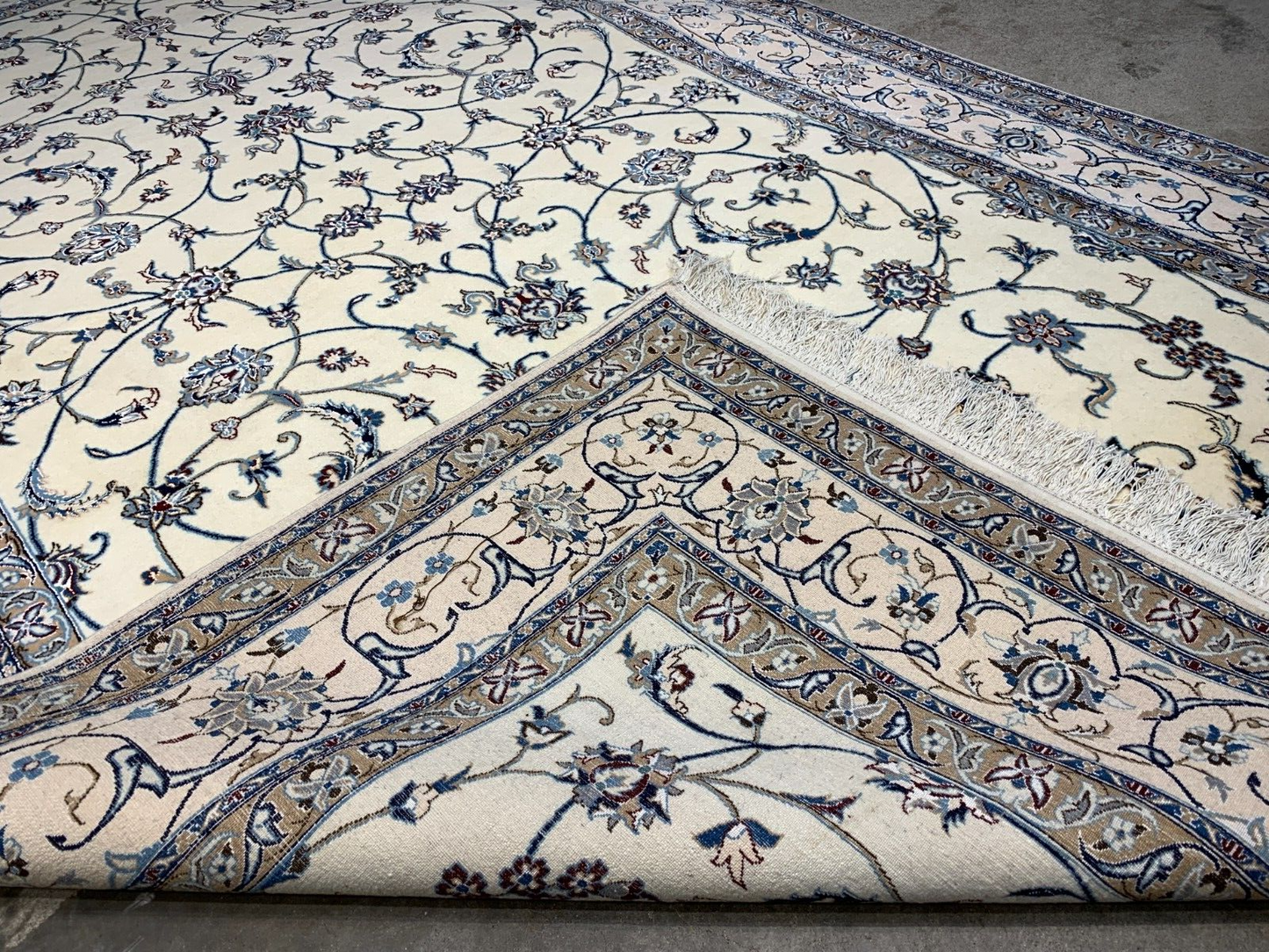 5'1"x8'6" Very Fine Hand-Knotted Wool & Silk Blend Naine Carpet - Area Rug