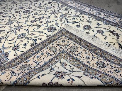 5'1"x8'6" Very Fine Hand-Knotted Wool & Silk Blend Naine Carpet - Area Rug