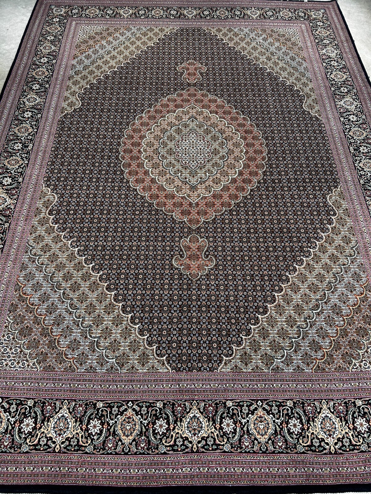 8'2"x11'5" Fine Hand-Knotted Wool & Silk Oriental Rug - Area Carpet