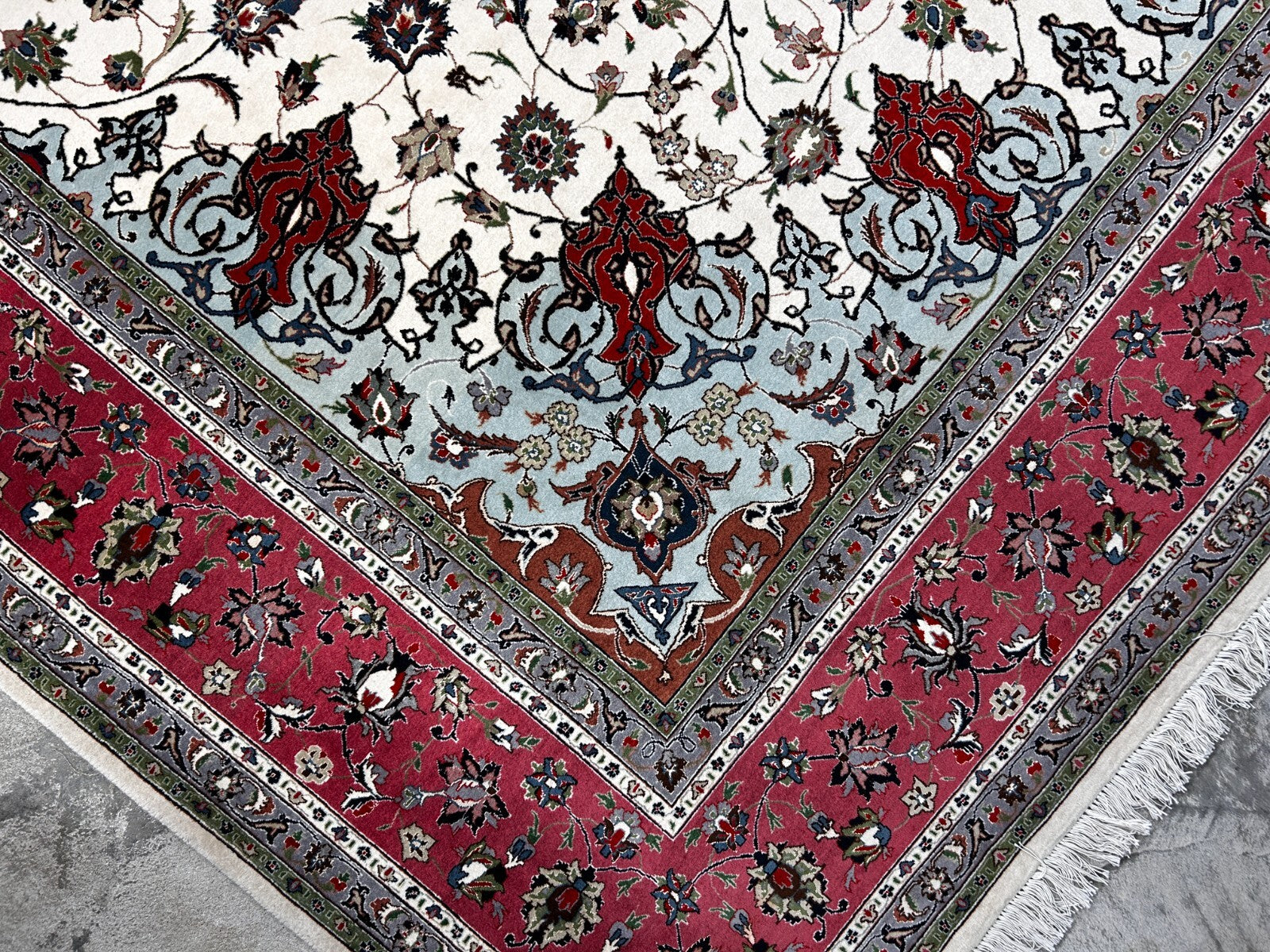 8'2"x11'5'' Very Fine Hand-Knotted Silk & Wool Tabrize Area Rug - Carpet