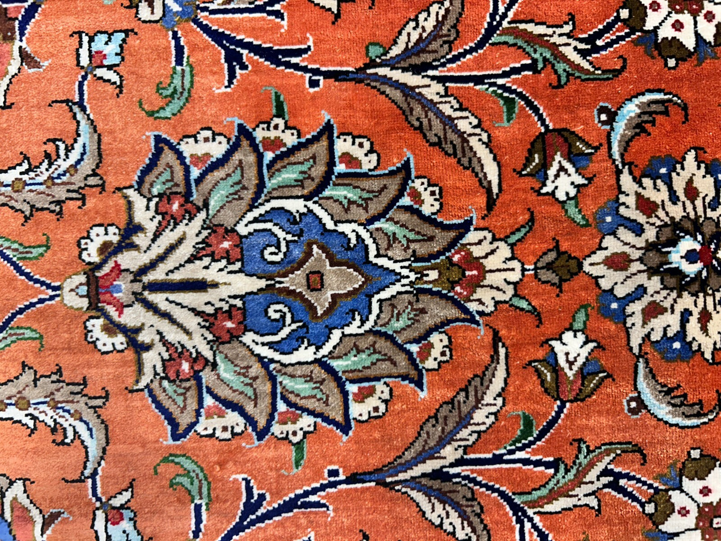 9'10"x13'11" Exquisite Signed Hand-Knotted 100% Silk Qume Rug