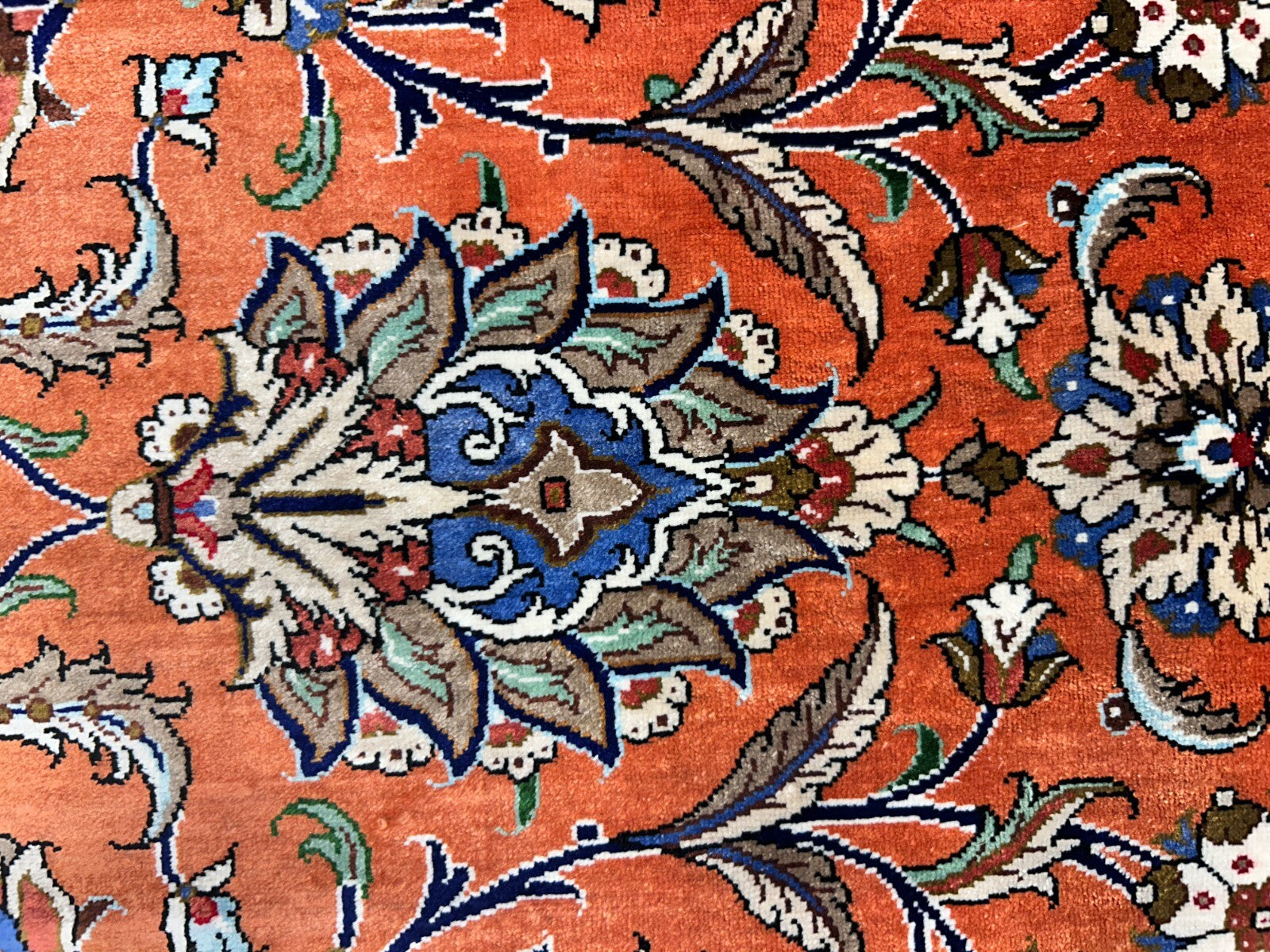 9'10"x13'11" Exquisite Signed Hand-Knotted 100% Silk Qume Rug