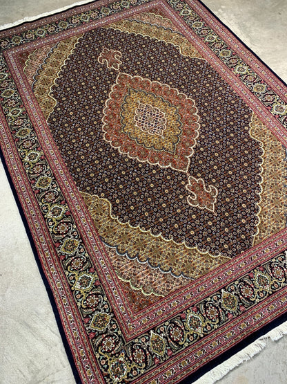 5'1"x7'2" Fine Hand-Knotted Wool & Silk Blend Tabrize Mahi Carpet - Area Rug