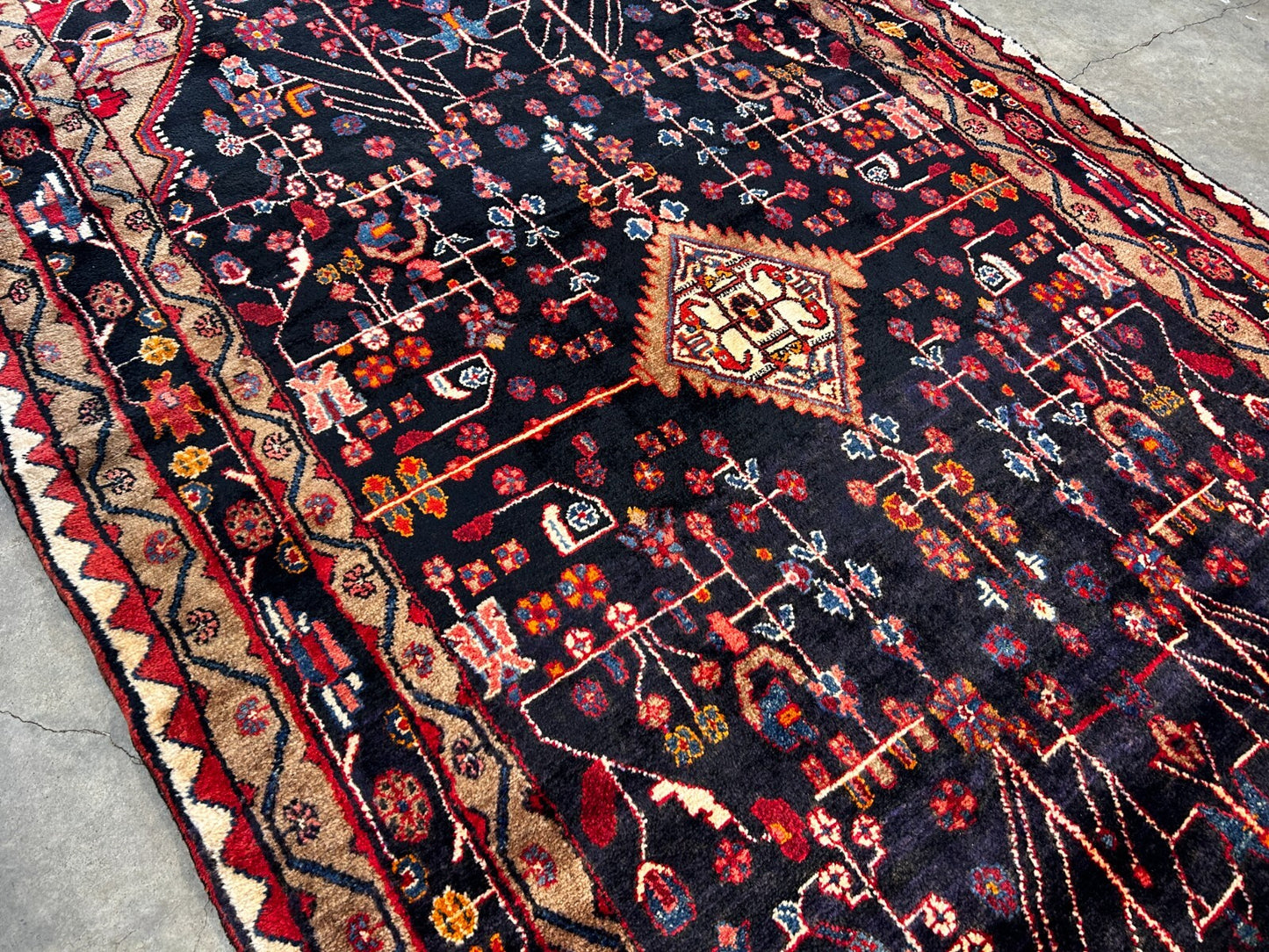 5'5" x 10'4" Hand-Knotted 100% Wool Carpet - Nahavande Area Rug