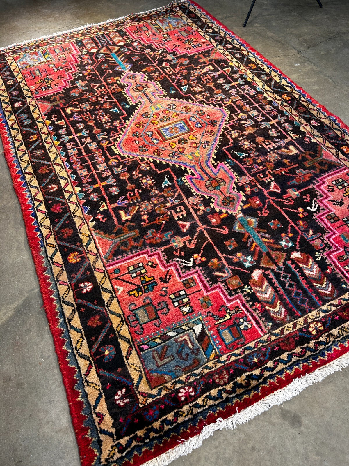 4'11" x 8' Hand-Knotted 100% Wool Pile Hamadane Area Rug