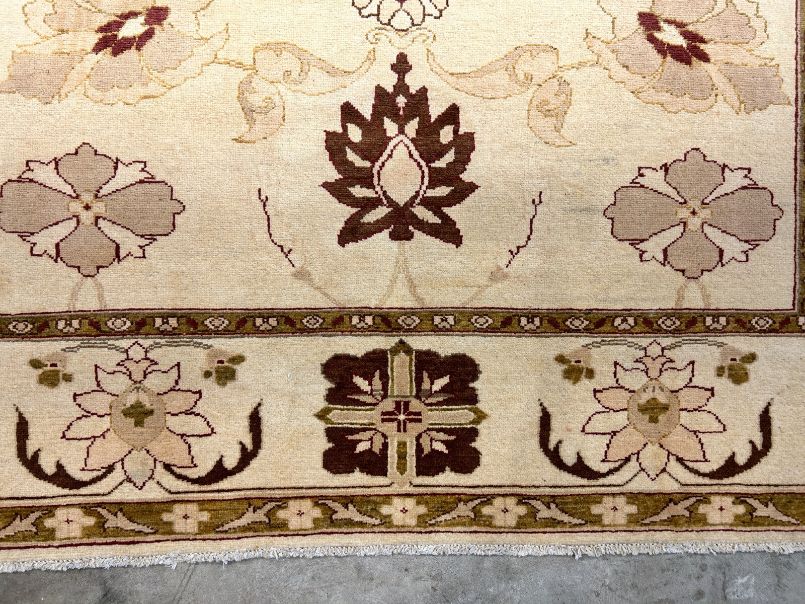 7'0"x9'3" Hand-Knotted 100% Wool Pile Indian Arut Carpet - Area Rug