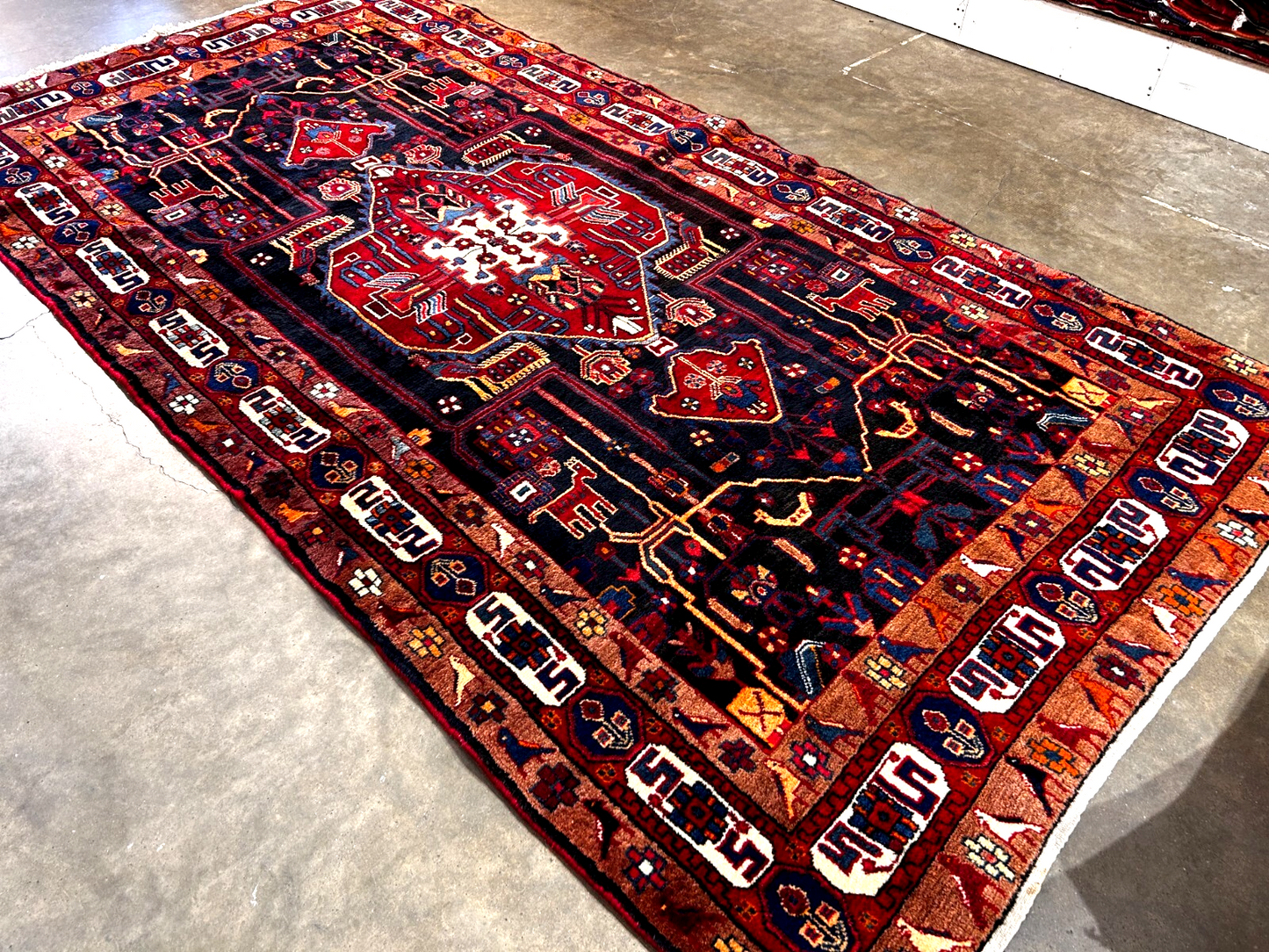 5'5" x 10'4'' Hand-Knotted 100% Lamb Wool Carpet - Nahavande Area Rug