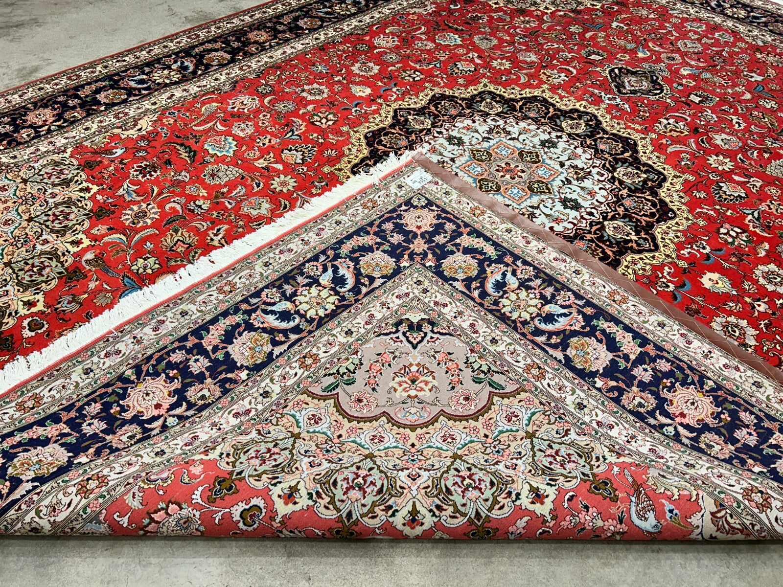 9'11"x12'10" Fine Hand-Knotted Wool & Silk Tabrize Rug