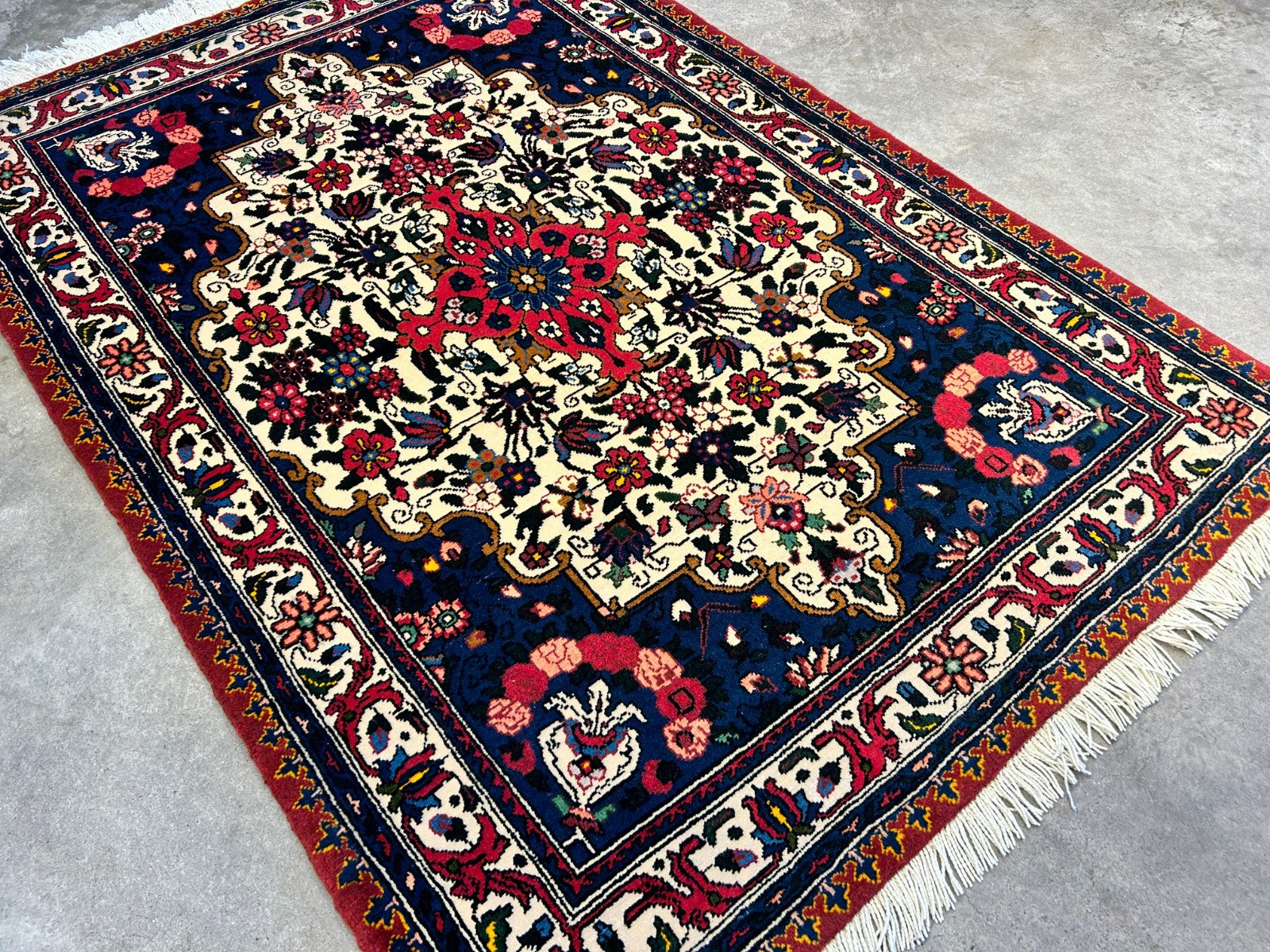 3'5"x5'2'' Hand-Knotted 100% Wool Persiane Bakhtiarie Area Rug