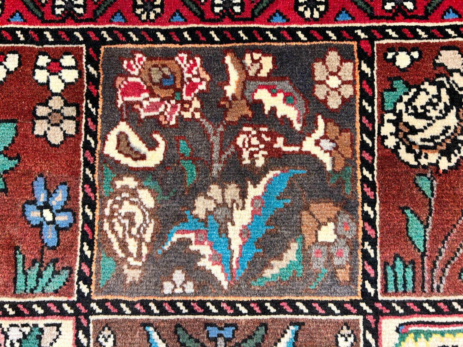 6'9"x9'5" Hand-Knotted 100% Lamb Wool Bakhtiarie Carpet - Area Rug