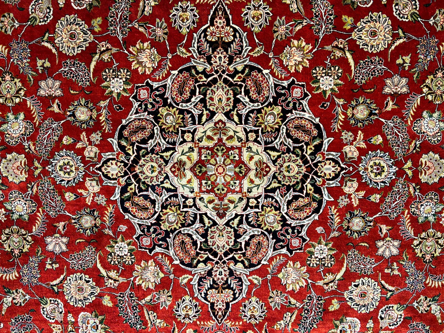 6'10"x9'9" Exquisite Hand-Knotted 100% Silk Kashane Rug