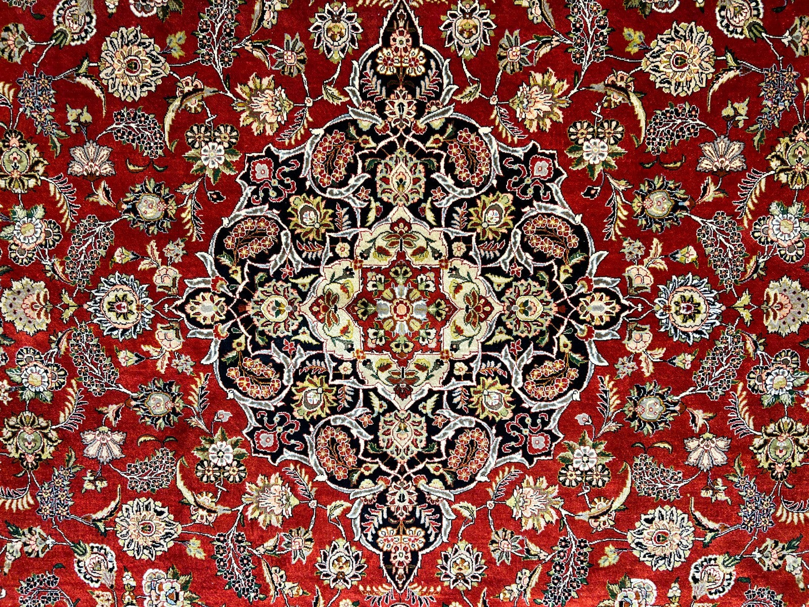 6'10"x9'9" Exquisite Hand-Knotted 100% Silk Kashane Rug