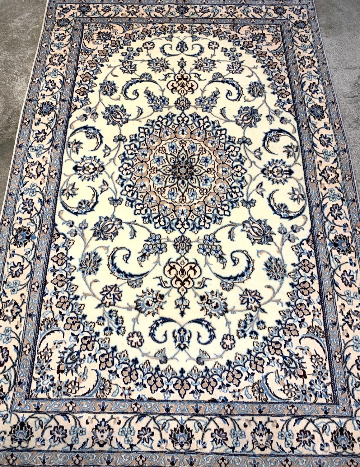 3'3"x4'11'' Very Fine Hand-Knotted Silk & Wool Naine Area Rug - Carpet