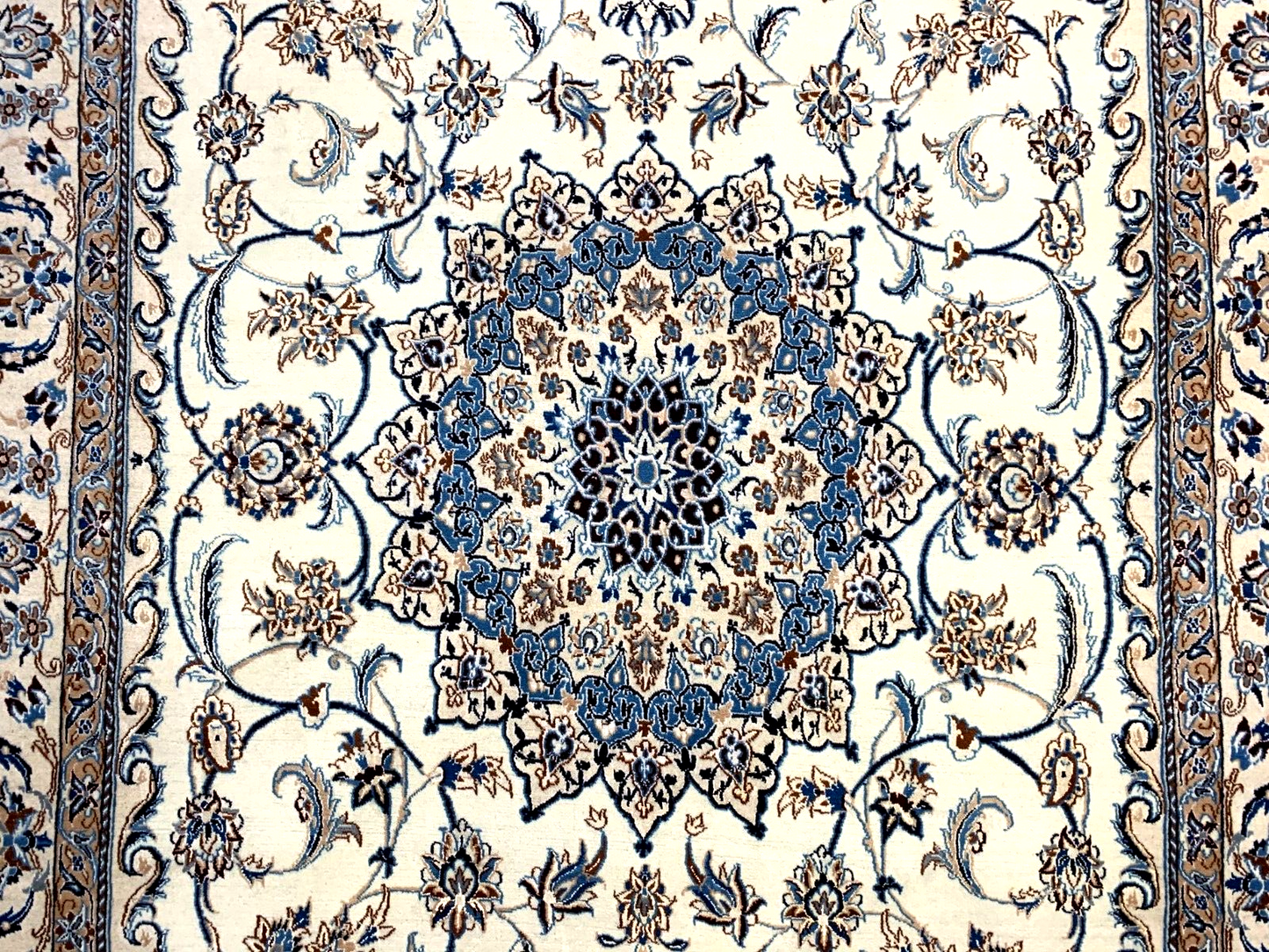 4'4"x6'11" Very Fine Hand-Knotted Wool & Silk Blend Naine Carpet - Area Rug
