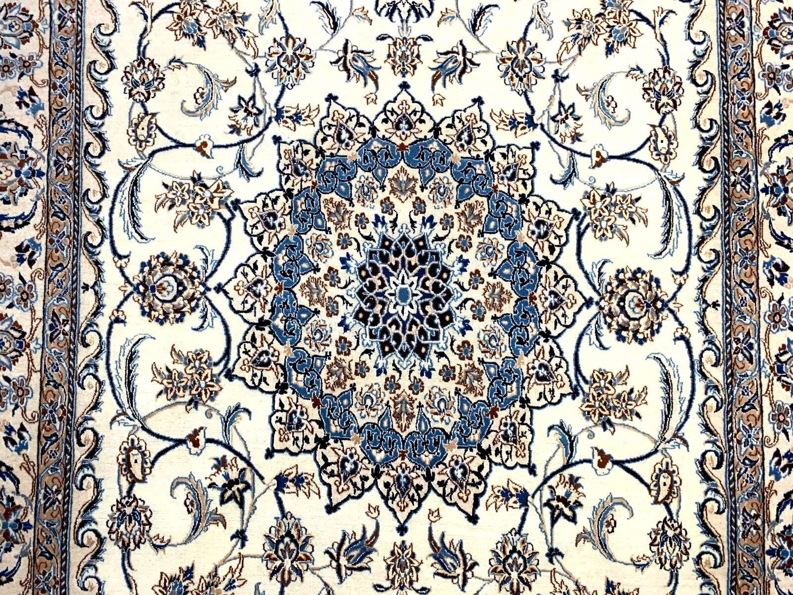 4'4"x6'11" Very Fine Hand-Knotted Wool & Silk Blend Naine Carpet - Area Rug