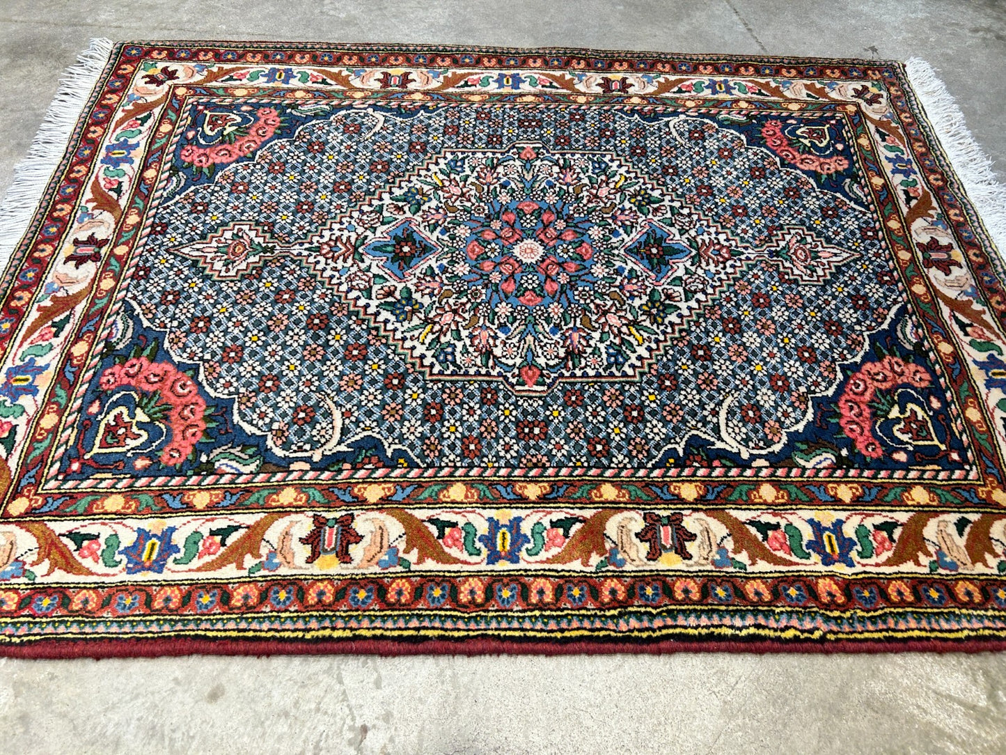 3'5"x5'2" Hand-Knotted 100% Lamb Wool Bakhtiarie Area Rug