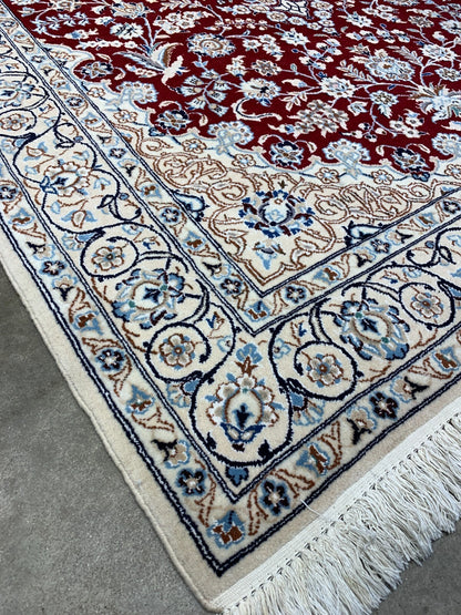 4'5"x6'11" Fine Hand-Knotted Wool & Silk Blend Naine Carpet - Area Rug
