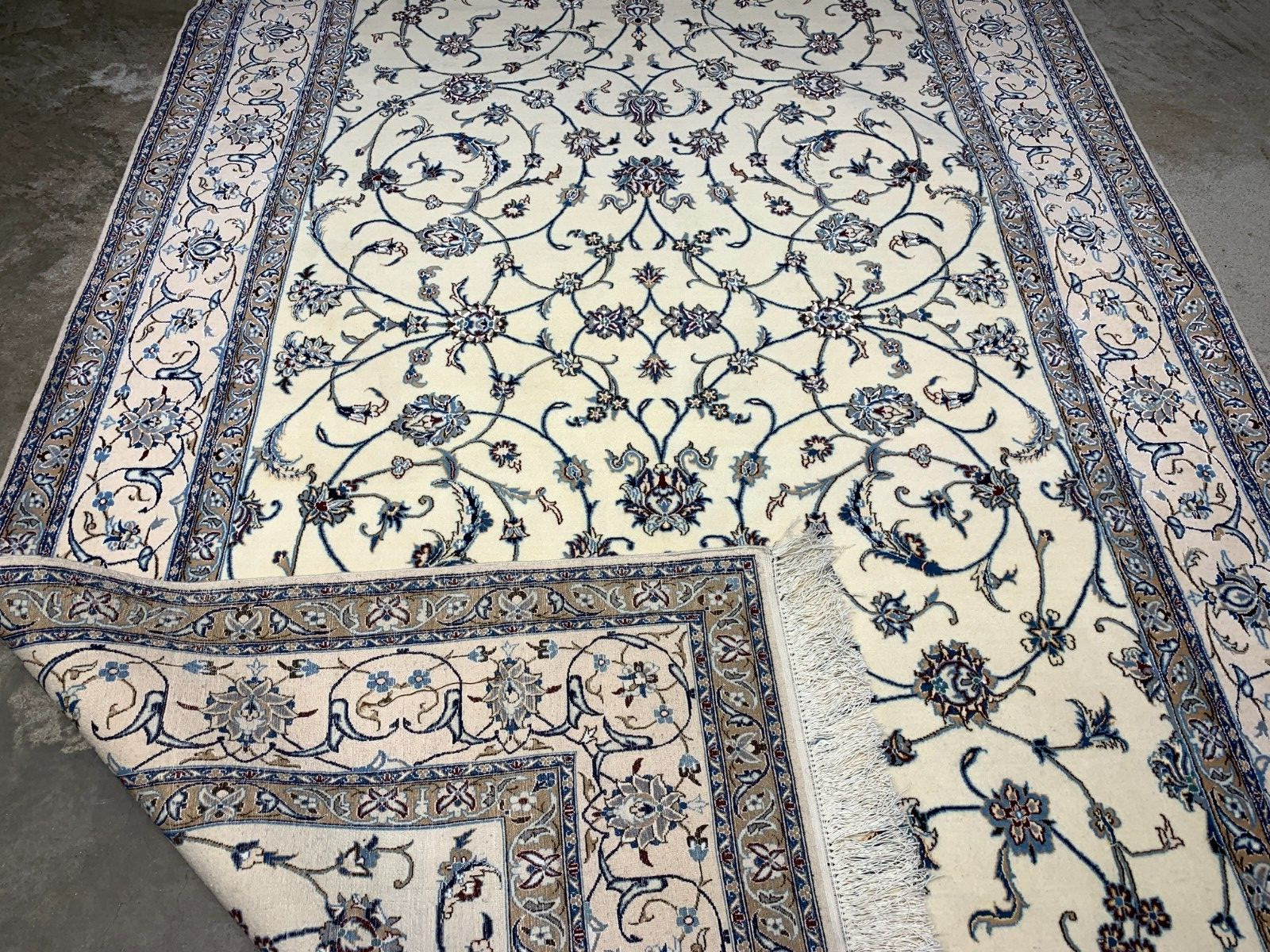 5'1"x8'6" Very Fine Hand-Knotted Wool & Silk Blend Naine Carpet - Area Rug